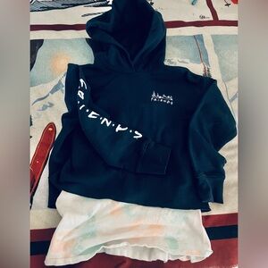 Teen GAP Cropped Sweatshirt “Friends Logo” sz YM